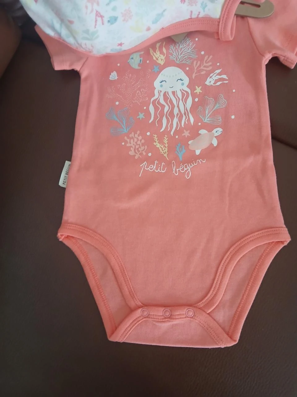 Lote de 2 bodies sem mangas e de mangas curtas para meninas Petit Béguin 86 cm 18 meses – photo 2